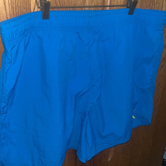 Calvin Klein - Picture 2 of 4